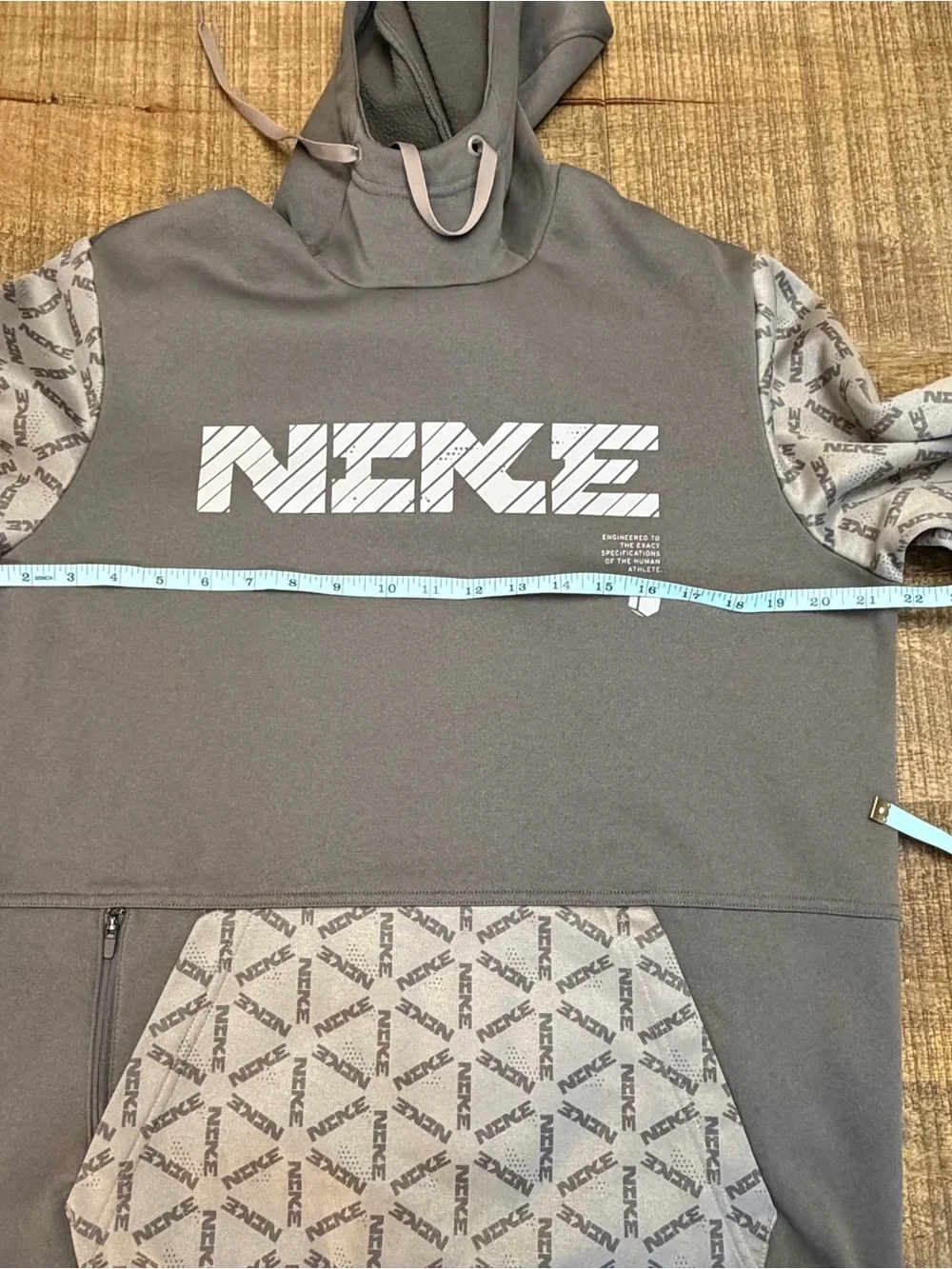 Nike Men’s Gray Geometric Pattern Pullover Hoodie